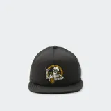 Gorro trucker negro de Vans con malla en la parte posterior y logo de esqueleto serigrafiado en el panel frontal.