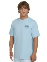 Remera O'Neill de manga corta y cuello redondo, color celeste, con un pequeño logo estampado en el pecho y diseño gráfico en la espalda.