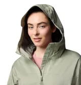 Campera impermeable y transpirable Columbia modelo Weekend Adventure II Omni-Tech de color verde, con capucha ajustable con visera, cierre frontal bidireccional, cintura ajustable con cordón y bolsillos con cremallera.