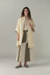 Chal unisex de lana fina sin teñir, realizado con retazos de telas diseñadas exclusivamente por Don Baez.