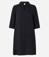Vestido corto negro de viscosa con cuello solapa y mangas 3/4.
