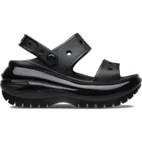 Sandalias Crocs modelo Classic Mega Crush, de color negro, con diseño de plataforma alta, suela dentada y parte superior con dos tiras y correa trasera ajustable.