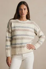 Sweater de punto con diseño de rayas horizontales en tonos neutros, cuello redondo, manga larga y puños acanalados.