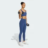 Top deportivo de soporte alto con tecnología Climacool para absorción de sudor. Presenta un diseño de espalda racer-back, tirantes fijos y almohadillas integradas, confeccionado en tejido elástico ajustado al cuerpo.