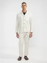 Campera azul estilo sobrecamisa confeccionada en lino premium de mayor gramaje.