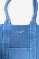 Bolso tipo tote bag Ecoalf modelo Palms Medium, confeccionado en 100% algodón reciclado con acabado garment dyed de color rosado. Cuenta con doble asa de hombro, bolsillo frontal abierto con el logo de la marca bordado y diseño amplio y funcional.
