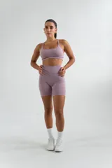 Short deportivo color verde agua, de tiro alto y corte ajustado, con frunce en la parte trasera.