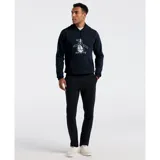 Buzo hoodie de felpa azul marino con el logo del pingüino Pete en el centro. Tiene interior suave, capucha ajustable con cordón y bolsillo canguro.