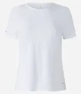 Remera deportiva de manga corta con cuello redondo, confeccionada en tejido texturizado con detalle reflectante y pliegue en la espalda.