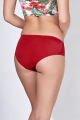Culotte de bikini rojo liso, de tiro bajo y forro interior delantero.