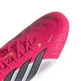 Championes de fútbol Adidas Predator Elite FG, con diseño en color fucsia, blanco y negro, con las clásicas tres tiras laterales y suela con tapones para césped firme.