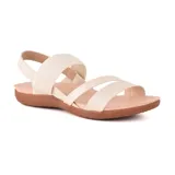 Sandalias bajas color salmón con tiras cruzadas y elásticas.