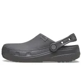 Zuecos Crocs modelo Classic Crafted Clog, de color beige, con parte superior de lona textil y suela de goma Croslite. Incluye correa de talón pivotante y detalles de la marca en el lateral.
