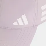 Gorra deportiva Adidas de diseño clásico, confeccionada en tejido liso de poliéster reciclado. Presenta el logotipo de la marca en el frente y las icónicas tres bandas en el lateral, con un ajuste ligero y seguro ideal para actividades físicas.