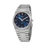 Reloj Tissot modelo PRX con caja de acero inoxidable de 40mm, esfera azul y movimiento de cuarzo suizo. Cuenta con cristal de zafiro resistente a rayaduras y brazalete de acero integrado.