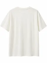 Remera de manga corta color gris con cuello redondo y estampado tipográfico negro en el pecho de la marca Grego.