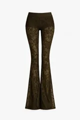 Pantalón de encaje negro con diseño floral, corte ajustado en la parte superior y botamanga acampanada.