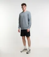 Buzo deportivo color verde claro, de manga larga y cuello redondo. Confeccionado en tejido de poliéster, viscosa y elastano.