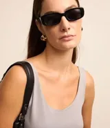 Blusa musculosa color gris claro, con escote en U y breteles anchos. Confeccionada en poliamida y poliéster.