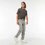 Pantalón jean gris de corte recto, con cinco bolsillos y un bolsillo lateral con cierre.