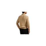 Sweater de punto trenzado Polo Ralph Lauren, color beige, con cuello alto, cierre frontal de un cuarto con cremallera y el logo bordado en el pecho.