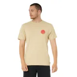 Remera de manga corta color beige con cuello redondo y estampado circular pequeño en el pecho en color rojo.