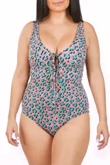 Malla enteriza estampada con diseño animal print en tonos rosa y celeste, con escote en V y lazo ajustable en el centro del busto.