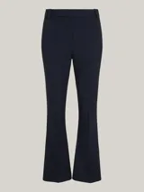 Pantalón de vestir azul marino, de corte acampanado, con bolsillos laterales y traseros.