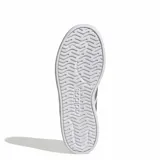 Championes urbanos Adidas Streettalk Bold, color blanco con detalles en plateado. Presentan una suela de plataforma, diseño clásico con las tres tiras laterales y puntera reforzada.