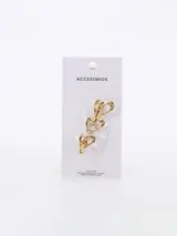 Broche dorado para el pelo con tres corazones calados.