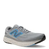 Championes de running New Balance Fresh Foam Evoz, color gris con detalles en azul brillante y suela amortiguada en tono gris claro. Cuenta con parte superior de malla técnica transpirable, cordones a tono y el logotipo "N" en los laterales.