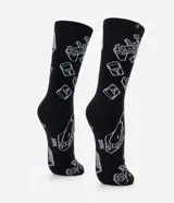 Medias de caña alta color negro con estampado gráfico en blanco inspirado en la consola PlayStation retro, incluyendo consolas y controles.