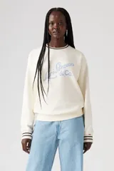 Buzo color crema con cuello redondo, puños y dobladillo acanalados con rayas negras. Estampado frontal con el logo "Levi Strauss & Co." en azul claro.