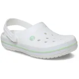 Zuecos Crocs modelo Crocband™ en color lila claro con plataforma blanca y una línea decorativa morada. Presentan el diseño clásico con orificios de ventilación y tira trasera ajustable.