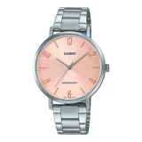 Reloj Casio analógico para mujer, modelo LTPVT01D, con caja plateada de acero inoxidable, esfera rosa y pulsera de eslabones plateada. Resistente al agua.