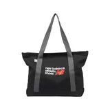 Bolso tote New Balance, modelo Classic Canvas, color negro con logo estampado en el frente en tonos naranja y rojo. Tiene doble asa de hombro en color gris.