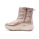 Bota corta acolchada color rosa metalizado, con plataforma y suela de goma.