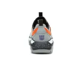 Championes Caterpillar Raider Sport Megatron, color gris con detalles en naranja y violeta.