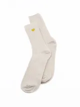 Par de medias de caña media en tejido acanalado color beige, con un pequeño corazón bordado en color amarillo.