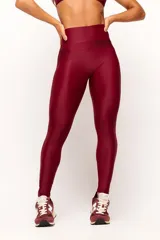 Calza larga de lycra color bordó, con cintura alta y detalle de textura colmena 3D en la parte superior.