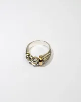 Anillo de plata 925 con apliques de oro y circonitas blancas.