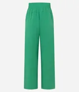 Pantalón deportivo de microfibra color verde, de corte recto y cintura elastizada, con línea lateral en contraste.