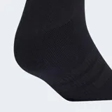 Pack de tres pares de medias deportivas Adidas de corte bajo, color negro con logo blanco en la puntera y diseño acolchado en la planta.