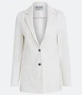 Blazer alargado color gris oscuro, con cuello solapa, bolsillos incorporados y cierre frontal con dos botones.