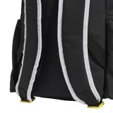 Mochila Adidas negra con estampado del logo de Adidas y el logo de Smiley en amarillo. Tiene correas ajustables, cierre con cordón y hebillas amarillas.