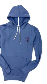 Canguro azul con capucha y cordones blancos, bolsillo tipo canguro y logo bordado en el pecho.