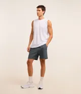 Bermuda deportiva Get Over de color gris oscuro, confeccionada en poliéster con elastano, con cintura elástica y cordón interno ajustable.
