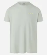 Remera deportiva color verde claro, de corte regular, con cuello redondo y mangas cortas. Presenta un pequeño estampado con letras en el pecho y un recorte en la espalda.