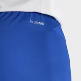 Short deportivo Adidas de corte clásico, confeccionado en tejido de punto interlock con tecnología Climacool para la gestión de la humedad. Presenta cintura elástica con cordón ajustable y el logo Badge of Sport en contraste en la pierna.
