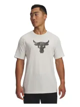 Remera de hombre color blanco roto con estampado frontal del logo de Brahma Bull en gris oscuro.